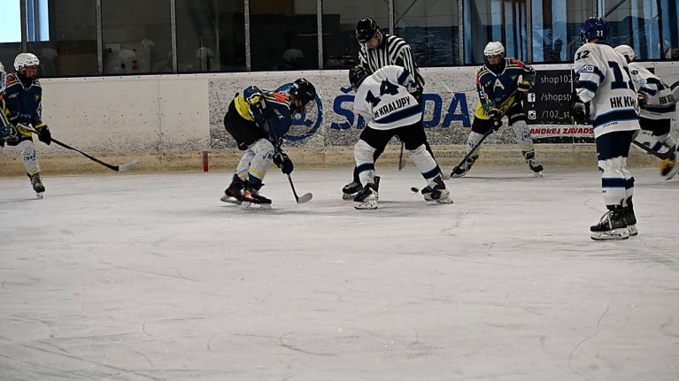U15 startet mit internationaler Silbermedaille in die neue Eissaison