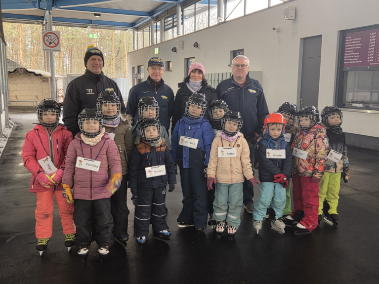 Teamwork, Spaß und vierzehn Eisläufer